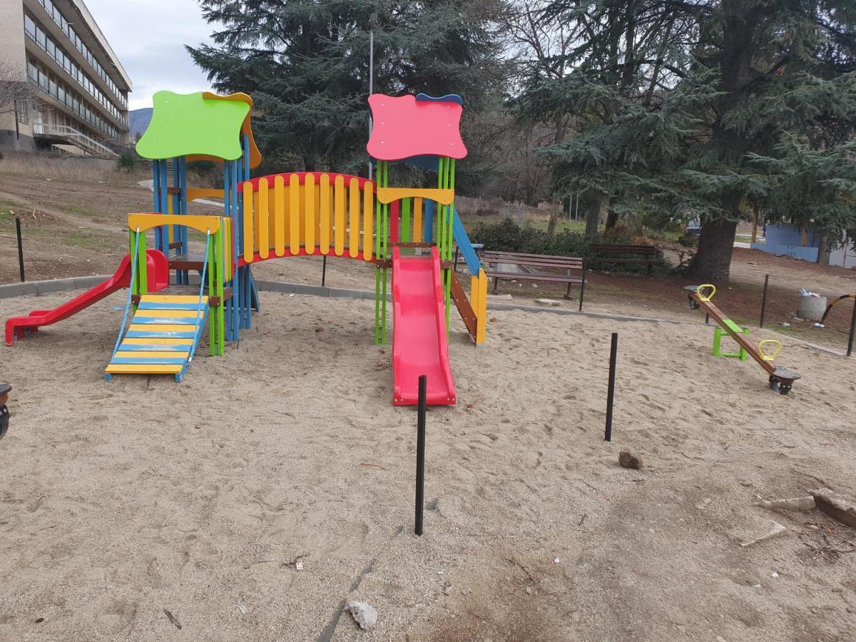 Хотел Дани 산단스키 외부 사진